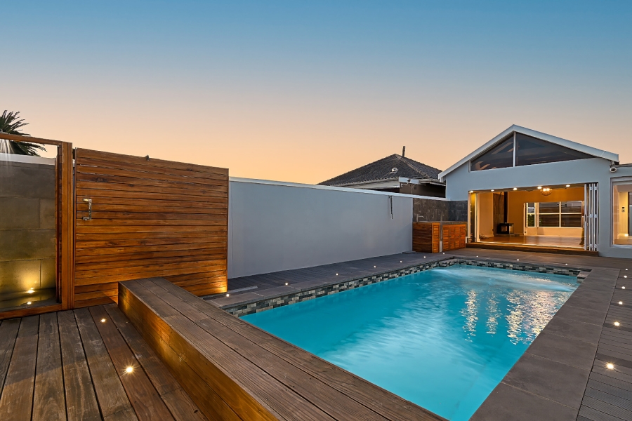 5 Bedroom Property for Sale in Southfield Western Cape